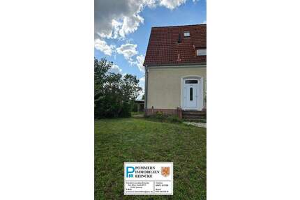 Reihenendhaus am Stadtrand mit Garten, Garagen+Carport - Anklam