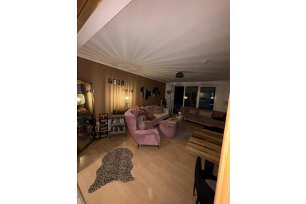 Helle 2-Zimmer-Wohnung mit Balkon und Garten - Blumberg