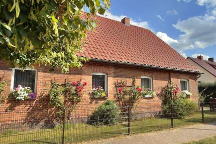 Modernisiertes elegantes Haus mit großem Grst. für Tierhaltung oder Selbstversorgung - Prötzel Prädikow