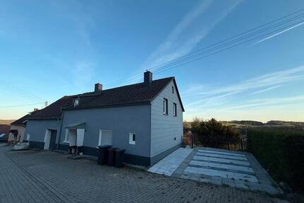 Freistehendes Einfamilienhaus mit Garage & großem Grundstück - Pfeffelbach