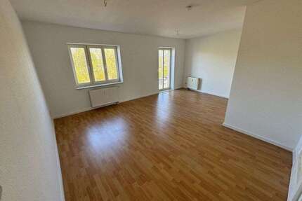 Wohnung zum Mieten in Glauchau 500,00 € 77.34 m²