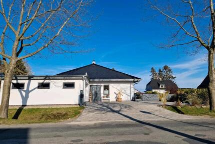 Moderner Bungalow (BJ 2018) - 539.000,00&nbsp;EUR Kaufpreis, ca.&nbsp; 125,00&nbsp;m&sup2; in Neuenkirchen (PLZ: 17498)