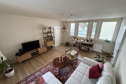 helle 3 Zimmerwohnung in Neustadt mit Parkplatz und Balkon - Warburg