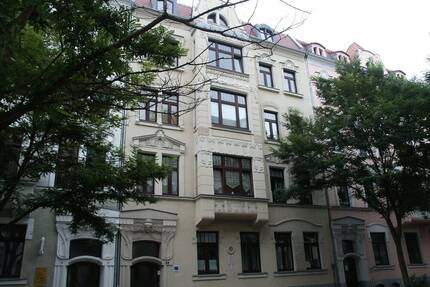 2-Raumwohnung mit moderner EBK zur Ablöse im Zwickauer Zentrum!