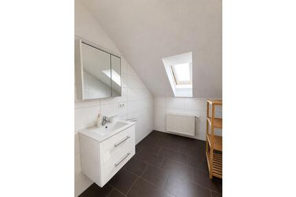 Helle 2-Zimmer-Dachwohnung in ruhiger Lage mit schöner Aussicht - Owen