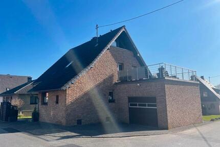 Freistehendes EFH 2 Garagen, 2 Terrassen, DG Studio - Windeck