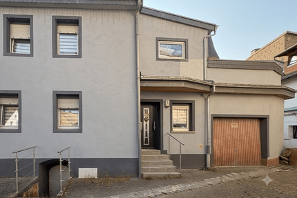 Gepflegtes und modernisiertes Einfamilienhaus mit Terrasse, Garage und Garten – derzeit vermietet - Wolfstein