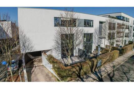 Wohnen mit Hauscharakter: Erdgeschosswohnung mit Galerie, Garten und Terrassen - Neuss Stadionviertel