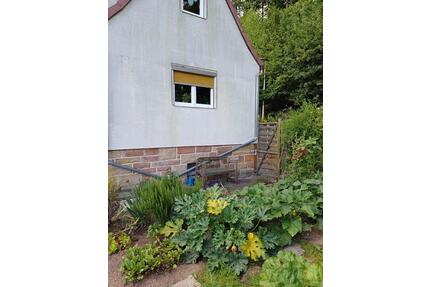 Idyllisches Haus mit Solaranlage am Waldrand zu verkaufen - Hohenroth