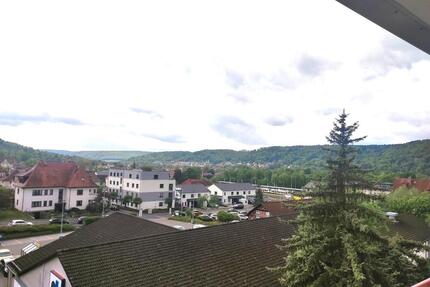 Ihr neues Zuhause - 4 Zimmer Dachgeschoßwohnung mit Balkon und Bergblick - Meiningen