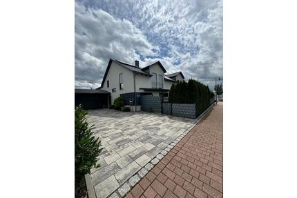 Traumhafte Doppelhaushälfte mit Terrasse in exklusiver Lage - Brackenheim