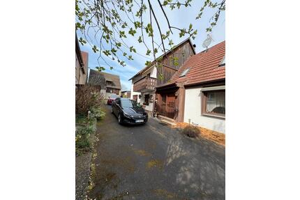 Einfamilienhaus mit Großen Grundstrück und möglichen Bauplatz - Unterpleichfeld