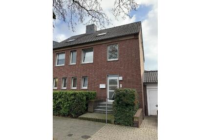 Helle DG-Wohnung mit Küche und Stellplatz in zentraler Lage von Kamp-Lintfort