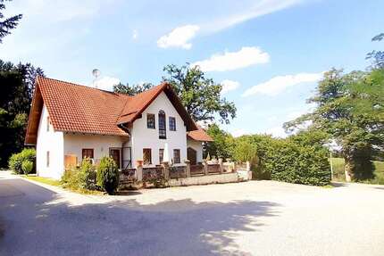 Haus zum Kaufen in Windorf 274.000,00 € 157 m²