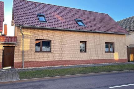Einfamilienhaus mit Nebengebäude, Garten und Pool - Wettin-Löbejün