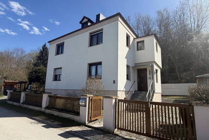 Charmantes Ein- bis Zweifamilienhaus in ruhiger Lage - Almrich Naumburg