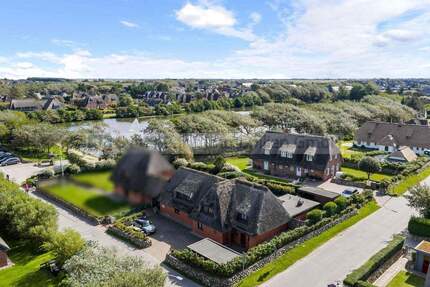 Seltene Gelegenheit: Zwei Hausteile unter Reet in bester Lage von Wenningstedt am Dorfteich - Wenningstedt-Braderup