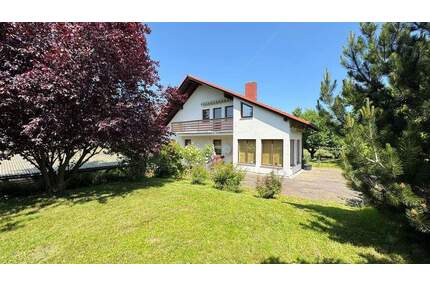 Helles, großes Einfamilienhaus mit Einliegerwohnung und Büro, Praxis oder Ferienwohnung - Pohrsdorf