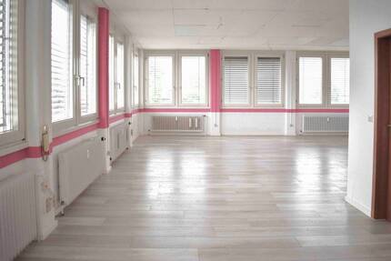 Büro o. Praxis 83 m² 2. OG Aufzug ideal für Beratung Behandlung mit Umkleiden Erbpacht - keine Wfl. - Eppelheim