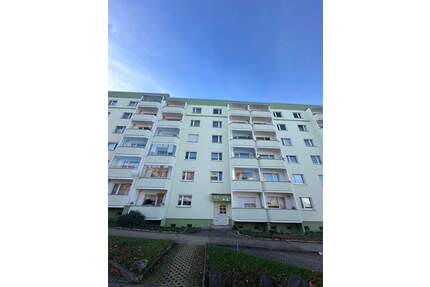 +++Renovierungsbedürftige 2-Zimmer-Wohnung mit Balkon in Weißenfels+++