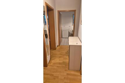 Zwei Zimmer EG Wohnung in 01159 Dresden zu vermieten.