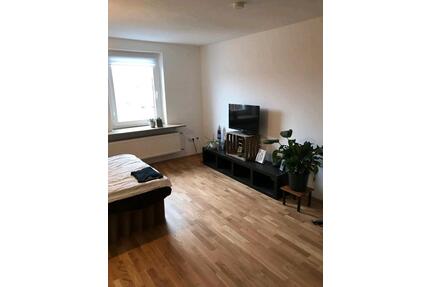 Helle 3-Zimmer Wohnung mit Einbauküche, Parkettboden, Stadtmitte - Hof Altstadt