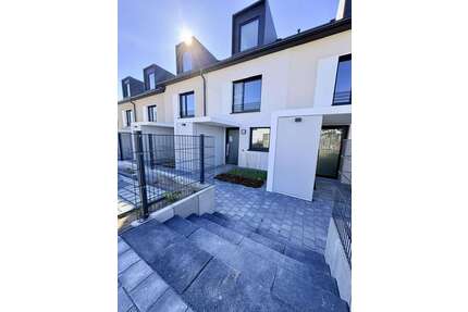 Haus zum Mieten in Stein 2.350,00 € 145 m²