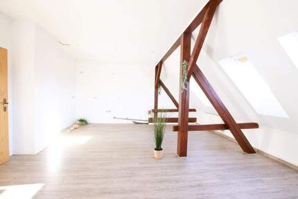 Charmante 3-Raum-Wohnung mit offener Küche, Holzbalken & großem Tageslichtbad - Weißwasser/O.L.