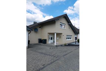 Zweifamilienhaus - 650.000,00&nbsp;EUR Kaufpreis, ca.&nbsp; 305,00&nbsp;m&sup2; in Reichshof (PLZ: 51580)