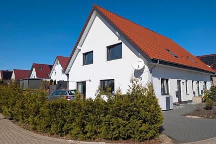 Ihr neues Zuhause für die ganze Familie - moderne Doppelhaushälfte in Bielefeld-Jöllenbeck
