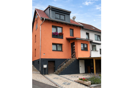 Komplett saniertes Einfamilienhaus mit Terrassen, Garten & Garagen - Sinntal Neuengronau