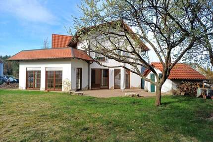 Freistehendes, lichtdurchflutetes Komforthaus im *südländischen Baustil* in ruhiger Wohnlage von St. Ingbert - Nord (Nähe Herz Mariä, Waldrandlage) - Sankt Ingbert