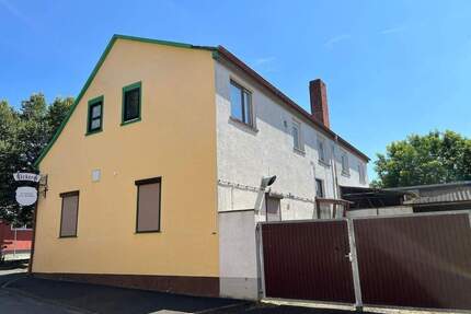 Wohn- und Geschäftshaus - im EG eine ehem. Fleischerei, im Dachgeschoss eine große Wohnung - Gotha Uelleben