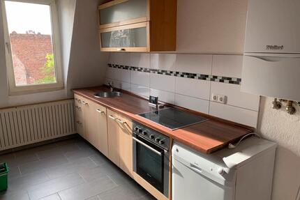 Möblierte 1 Zimmer Dachgeschoßwohnung mit Einbauküche - Nürnberg Sankt Leonhard