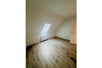 Schöne Renovierte 2-Zimmer Wohnung mit Garten zentral in Liebenau