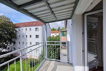 SONNIGER BALKON sucht neue MIETER - Zeitz
