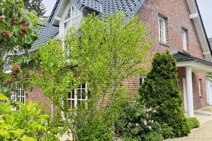 Haus zum Kaufen in Berlin-Zehlendorf 1.730.000,00 € 250 m²