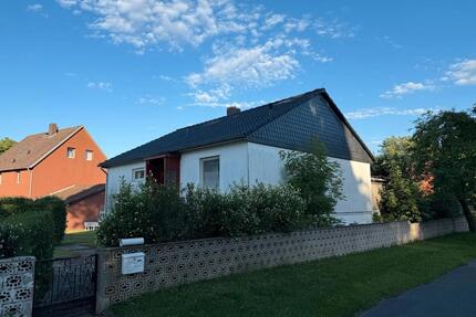 Freistehendes Einfamilienhaus mit Vollkeller und Garage - Burgdorf