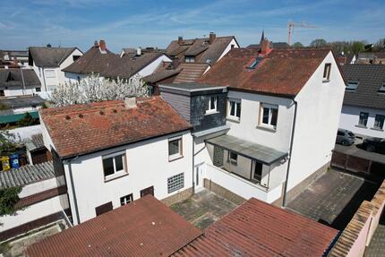 Freistehend & renoviert + Nebengebäude mit Ausbaupotenzial - Hanau Groß-Steinheim