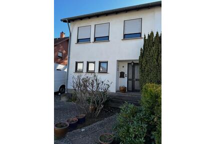 Traumhafte Doppelhaushälfte in Bestlage von Bous – Provisionsfrei