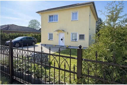 Berlin-Biesdorf: Stilvolle Stadtvilla auf 490 m² GST inkl. Terrasse & Garten in ruhiger Wohnlage ! - Berlin / Biesdorf