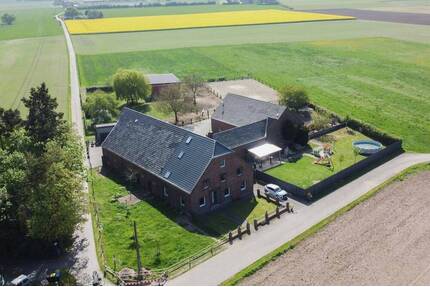Pferdehof in Alleinlage von Xanten-Vynen mit 10 Boxen Nebengebäuden Weiden und Reitplatz