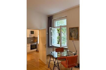 Möblierte, lichtdurchflutete Wohnung mit Wohnbereich, Küche & Bad - Berlin Charlottenburg-Wilmersdorf