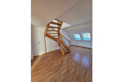 1 Monat Kaltmietenfrei! Sanierte, großzügige 2,5 Raum-Maisonette-Wohnung mit Dachterrasse - Waldheim