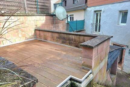 Renoviert und saniert - Wohnhaus mit 2 Bäder, 1 GWC, Innenhof, Terrasse, Garten, 2 Stellplätzen am Haus, in St. Ingbert (Nähe Krankenhaus)) - Sankt Ingbert