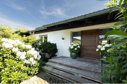 Haus zum Kaufen in Stephanskirchen 1.100.000,00 € 208 m²
