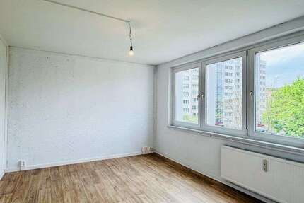 Wohnung zum Mieten in Freital 208,15 € 31.3 m²