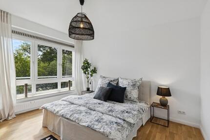 Helle 3-Zimmer-Wohnung mit Balkon, Stellplatz und Einbauküche - Hamburg Wandsbek