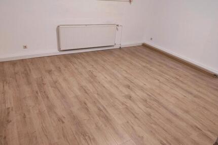 3 Zimmer KDDusch-Bad 72 qm im Altbau 600,-€ KM - Solingen Central