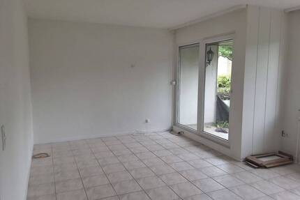 Geräumige und bezugsfertige 3 Zimmerwohnung mit Terrasse, kleinen Garten und Stellplatz. - Gladbeck Butendorf